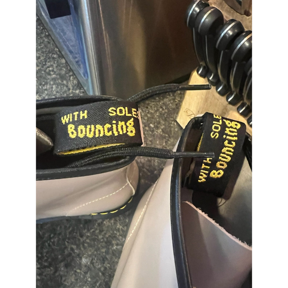 New DR. MARTENS 1460 SMOOTH LEATHER BOOTS - VINTAGE TAUPE - Picture 10 of 12